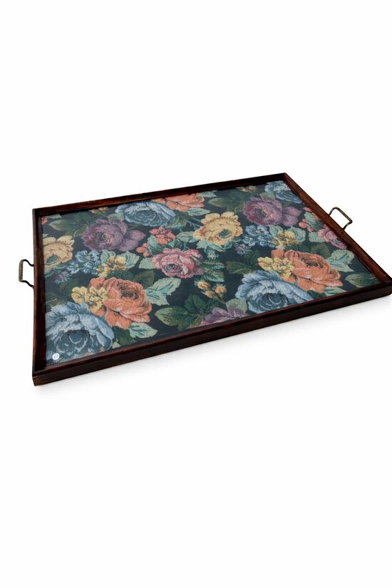 Vintage paplāte ar elegantu ziedu motīvu